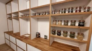 Kreiere deinen Gin und wähle deinen Geschmack aus über 35 verschiedenen Botanicals.
Damit dein Gin ein Unikat wird!
#ginerysgin #ginseminar #gin #graz